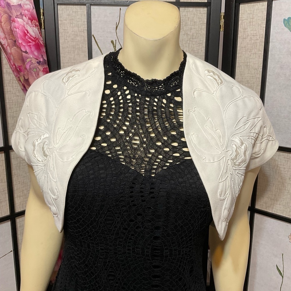 Tower Hill Collection Off-White Embossed Bolero Size 6